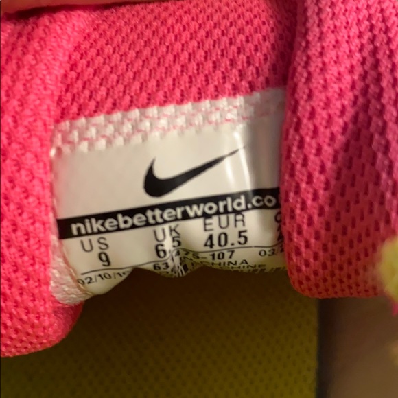 Nike - Picture 4 of 5